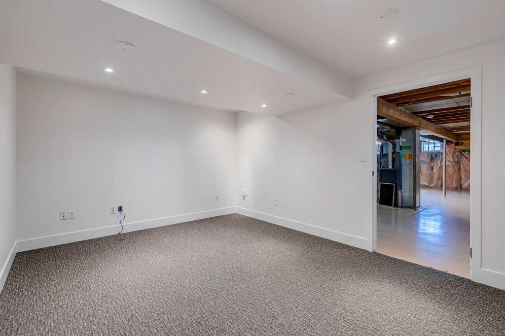 23 Erin Grove Court Se, Calgary, AB - Indoor Photo Showing Other Room