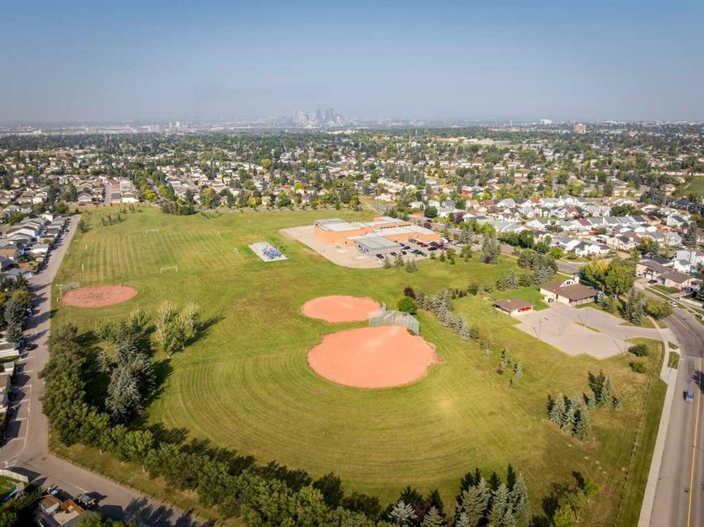 23 Erin Grove Court Se, Calgary, AB - Outdoor With View