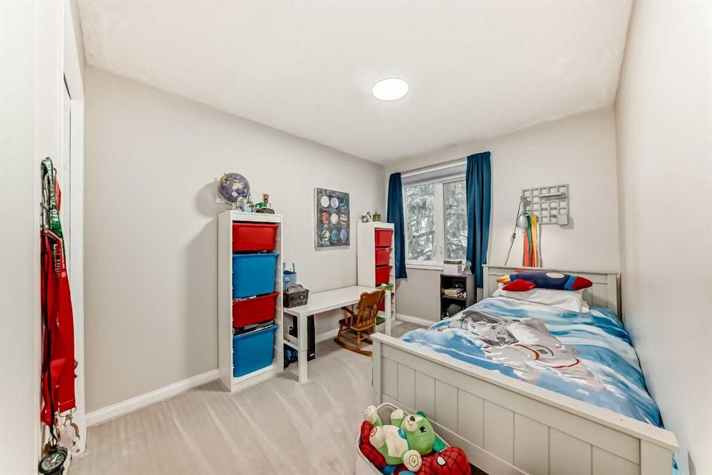 21 Woodfern Road Sw, Calgary, AB - Indoor Photo Showing Bedroom