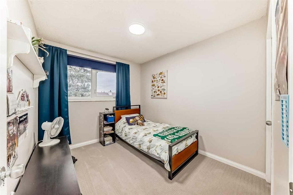 21 Woodfern Road Sw, Calgary, AB - Indoor Photo Showing Bedroom