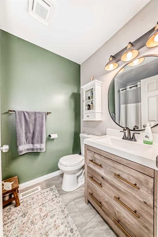 21 Woodfern Road Sw, Calgary, AB - Indoor Photo Showing Bathroom