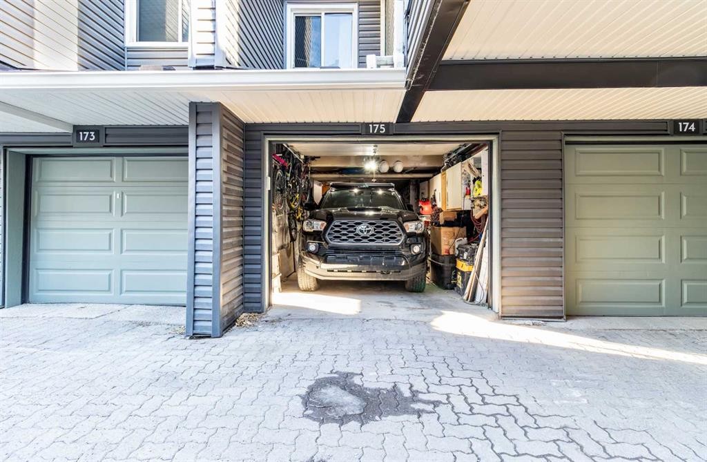175-77 Glamis Green Sw, Calgary, AB - Outdoor With Exterior