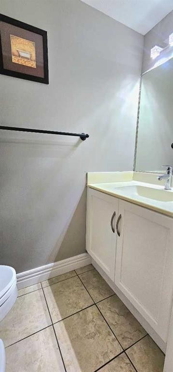175-77 Glamis Green Sw, Calgary, AB - Indoor Photo Showing Bathroom