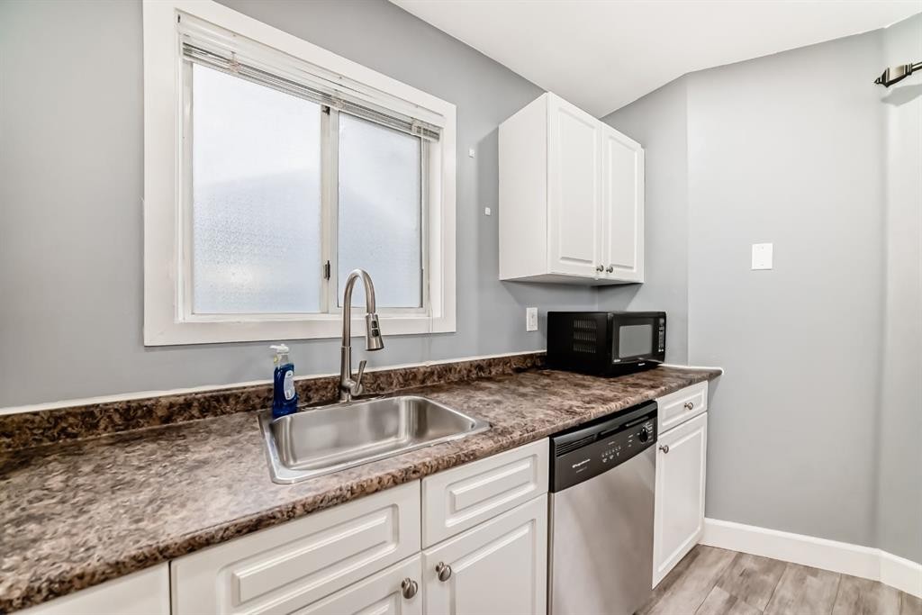 131 Taradale Drive Ne, Calgary, AB - Indoor Photo Showing Kitchen