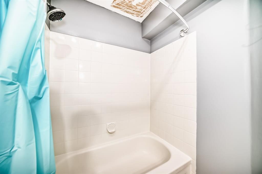131 Taradale Drive Ne, Calgary, AB - Indoor Photo Showing Bathroom