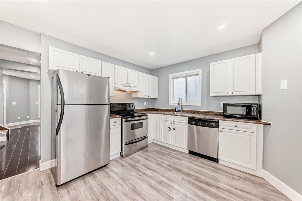 131 Taradale Drive Ne, Calgary, AB - Indoor Photo Showing Kitchen