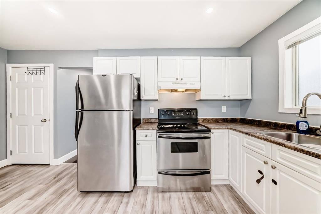 131 Taradale Drive Ne, Calgary, AB - Indoor Photo Showing Kitchen