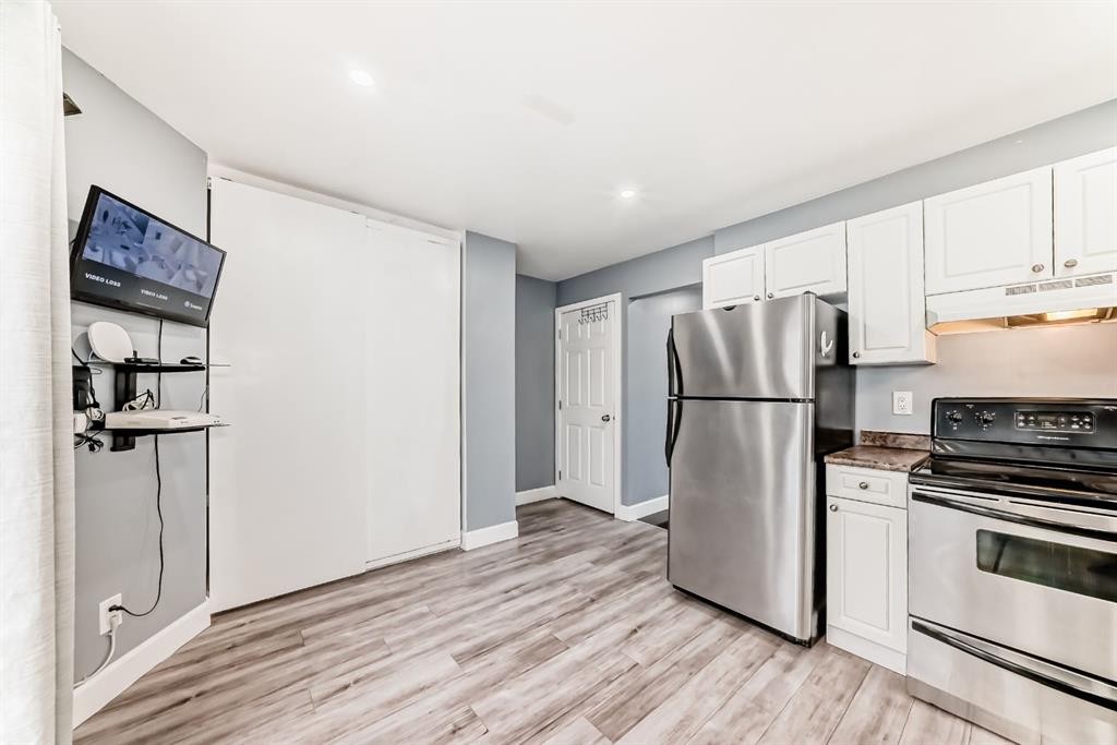 131 Taradale Drive Ne, Calgary, AB - Indoor Photo Showing Kitchen
