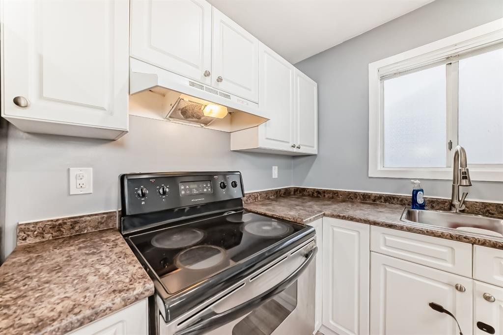 131 Taradale Drive Ne, Calgary, AB - Indoor Photo Showing Kitchen
