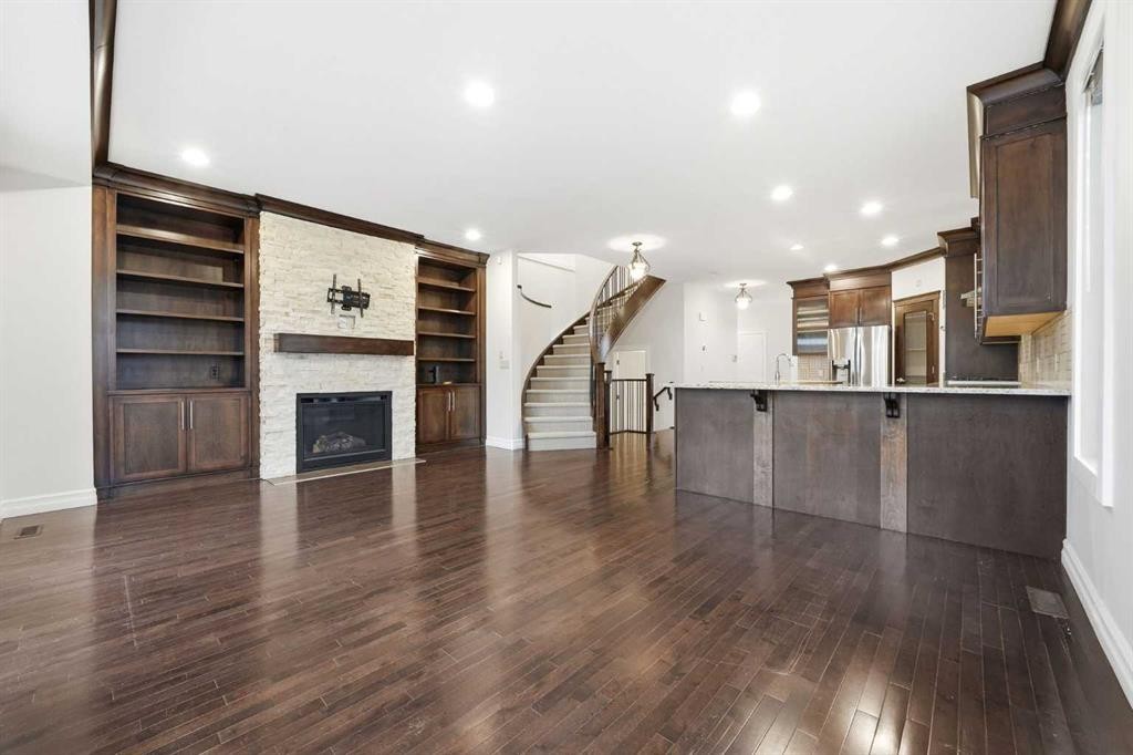 110 26 Avenue Ne, Calgary, AB - Indoor Photo Showing Other Room