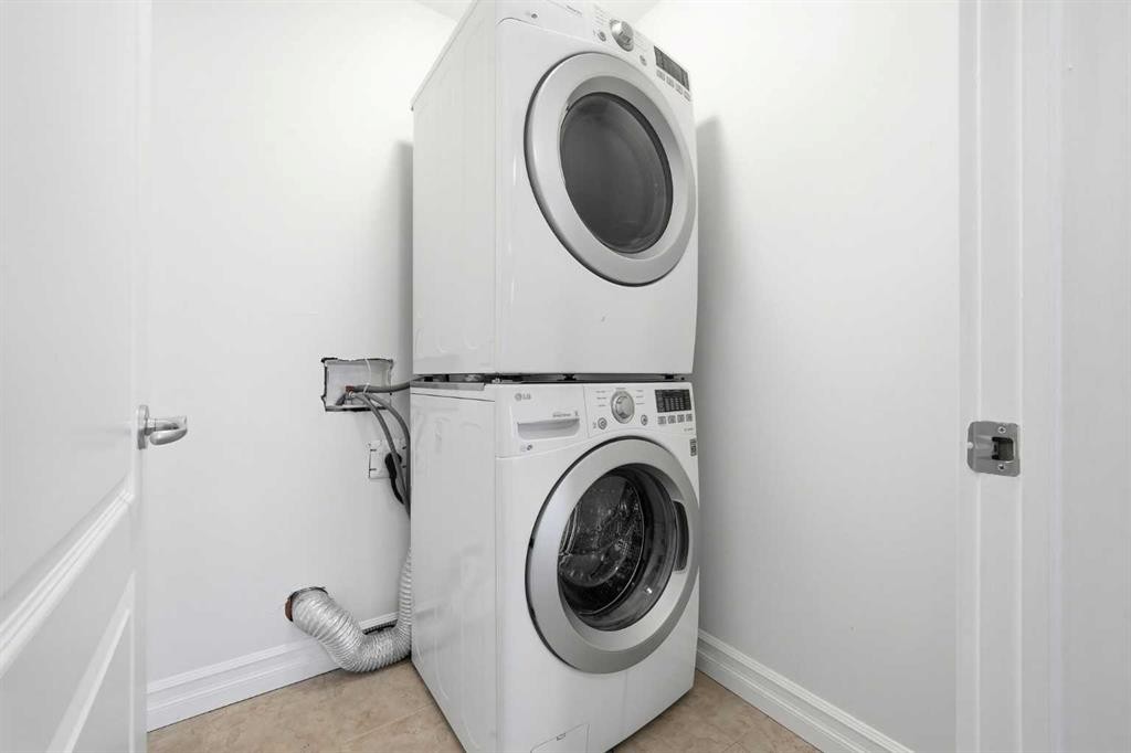 110 26 Avenue Ne, Calgary, AB - Indoor Photo Showing Laundry Room