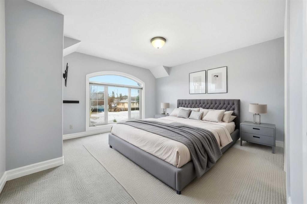 110 26 Avenue Ne, Calgary, AB - Indoor Photo Showing Bedroom