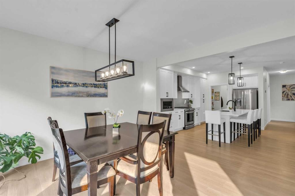 35 Versant View Sw, Calgary, AB - Indoor Photo Showing Dining Room