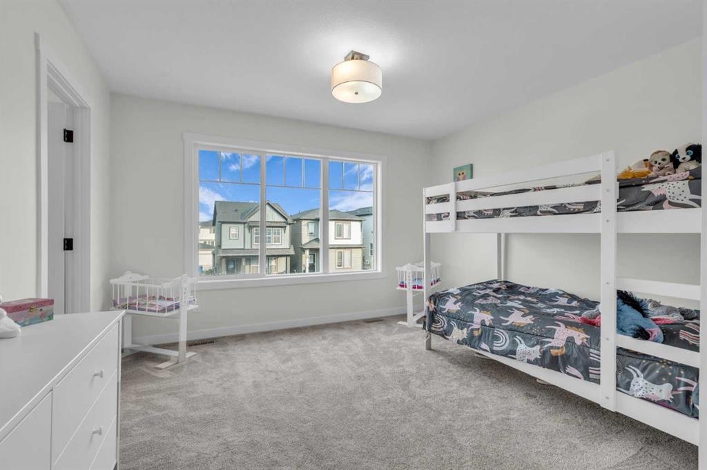 35 Versant View Sw, Calgary, AB - Indoor Photo Showing Bedroom