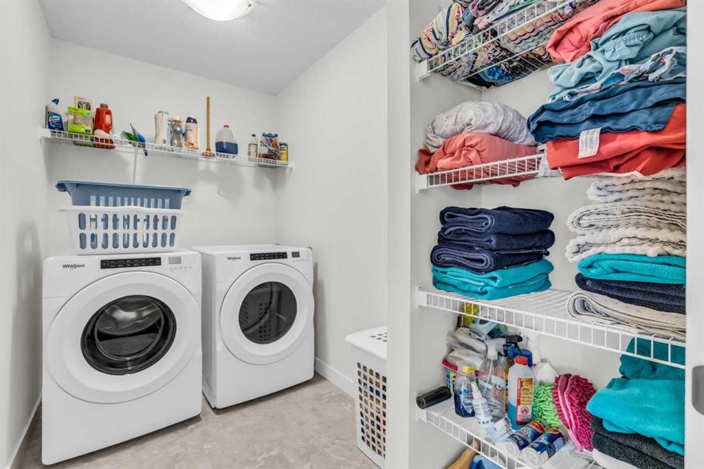 35 Versant View Sw, Calgary, AB - Indoor Photo Showing Laundry Room