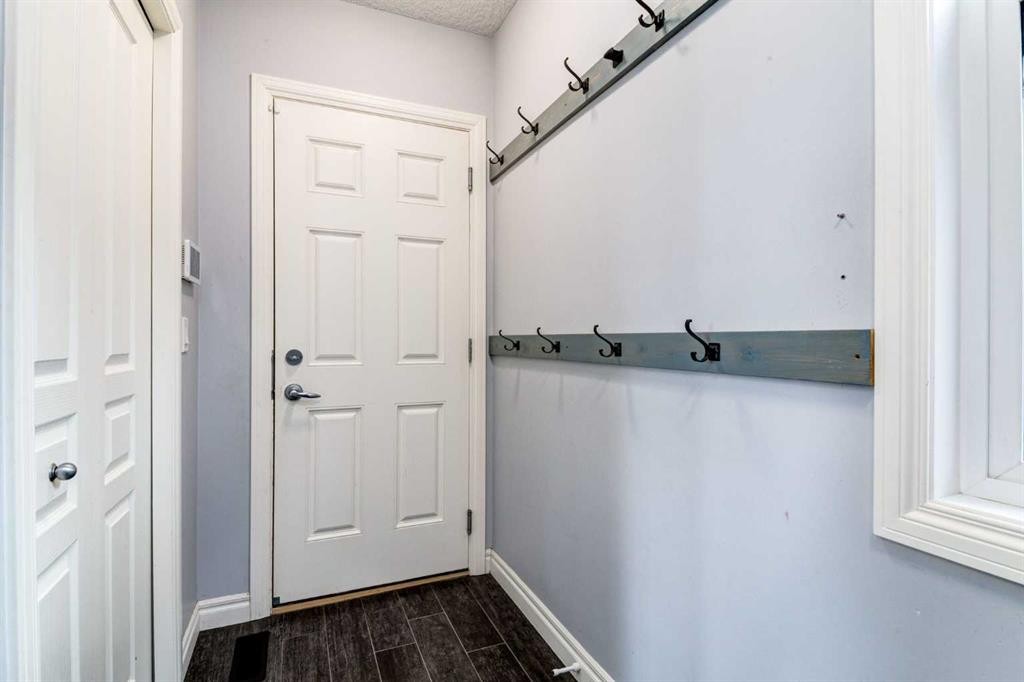 14 Marquis Heights Se, Calgary, AB - Indoor Photo Showing Other Room