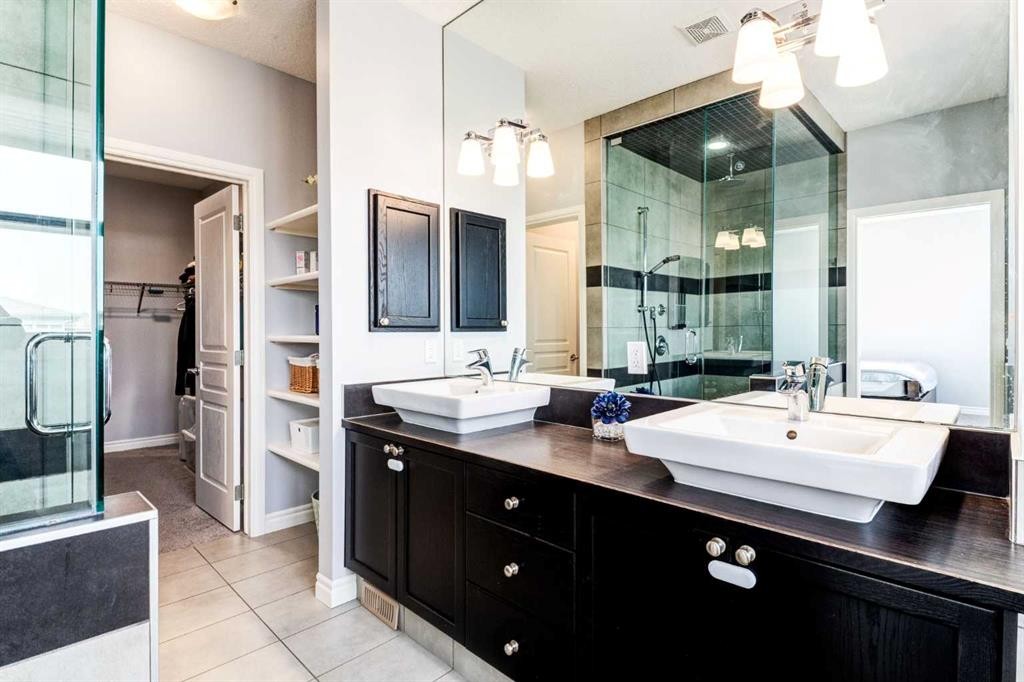 14 Marquis Heights Se, Calgary, AB - Indoor Photo Showing Bathroom