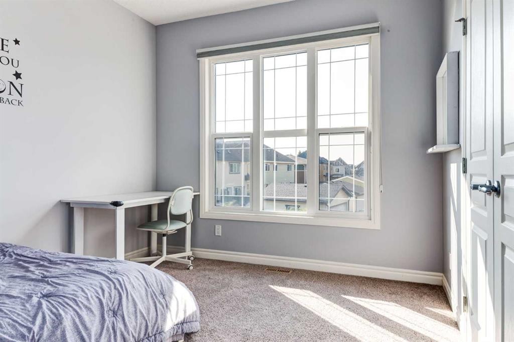 14 Marquis Heights Se, Calgary, AB - Indoor Photo Showing Bedroom