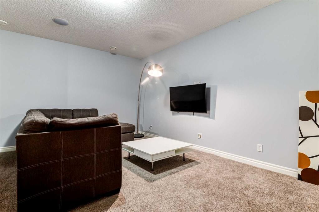 14 Marquis Heights Se, Calgary, AB - Indoor