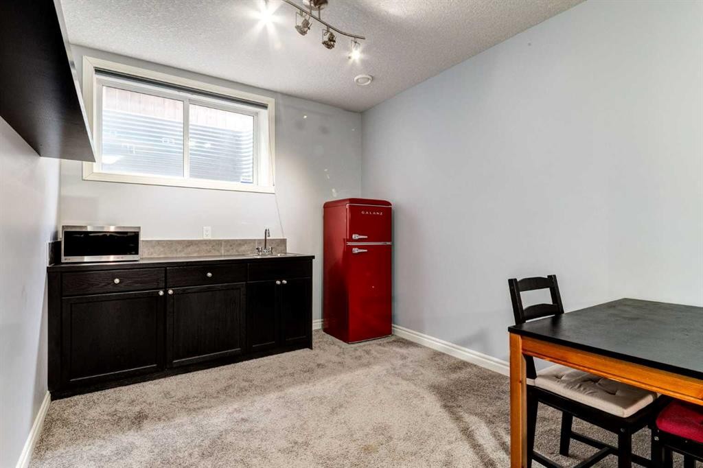 14 Marquis Heights Se, Calgary, AB - Indoor