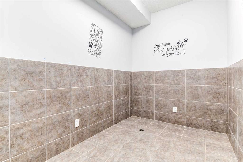 14 Marquis Heights Se, Calgary, AB - Indoor Photo Showing Bathroom
