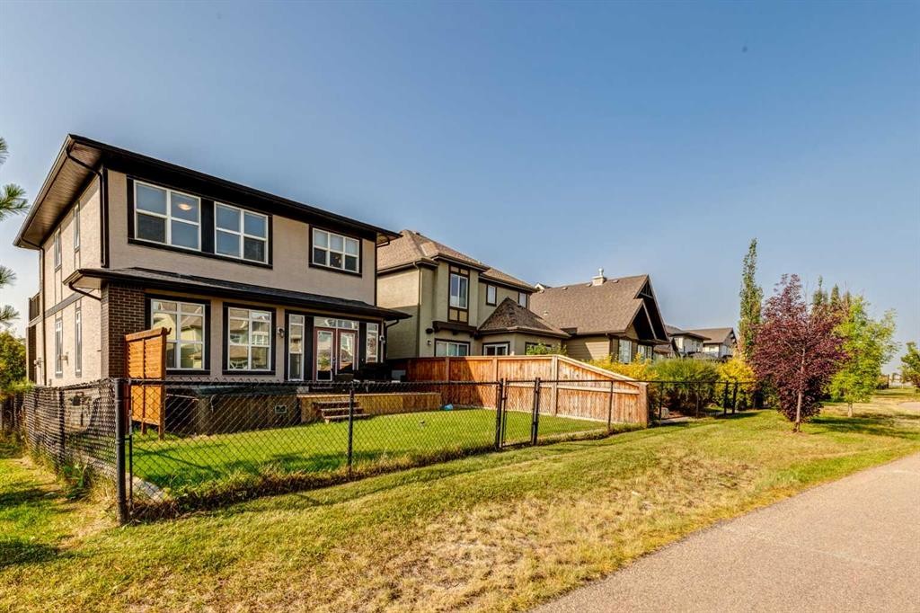 14 Marquis Heights Se, Calgary, AB - Outdoor