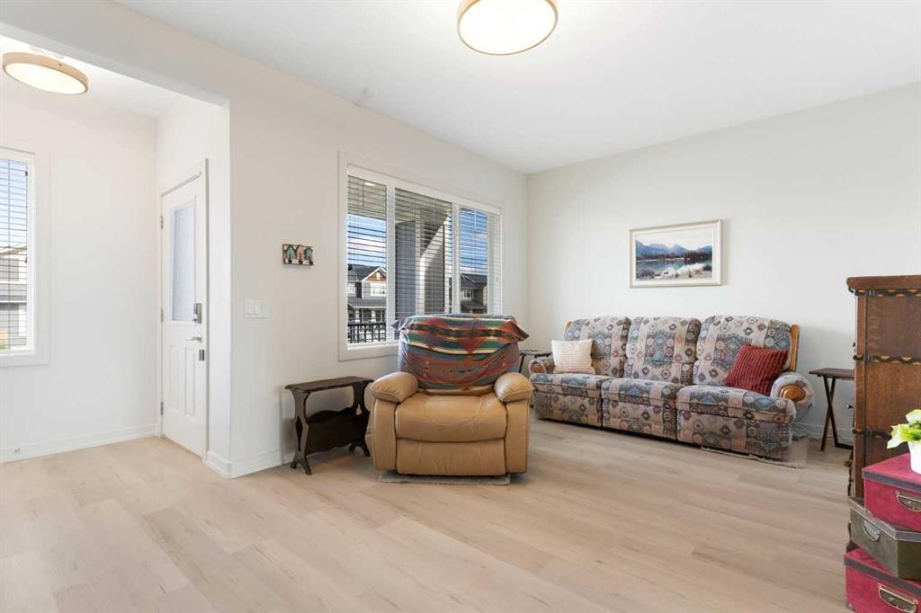 167 Fireside Drive, Cochrane, AB - Indoor Photo Showing Living Room