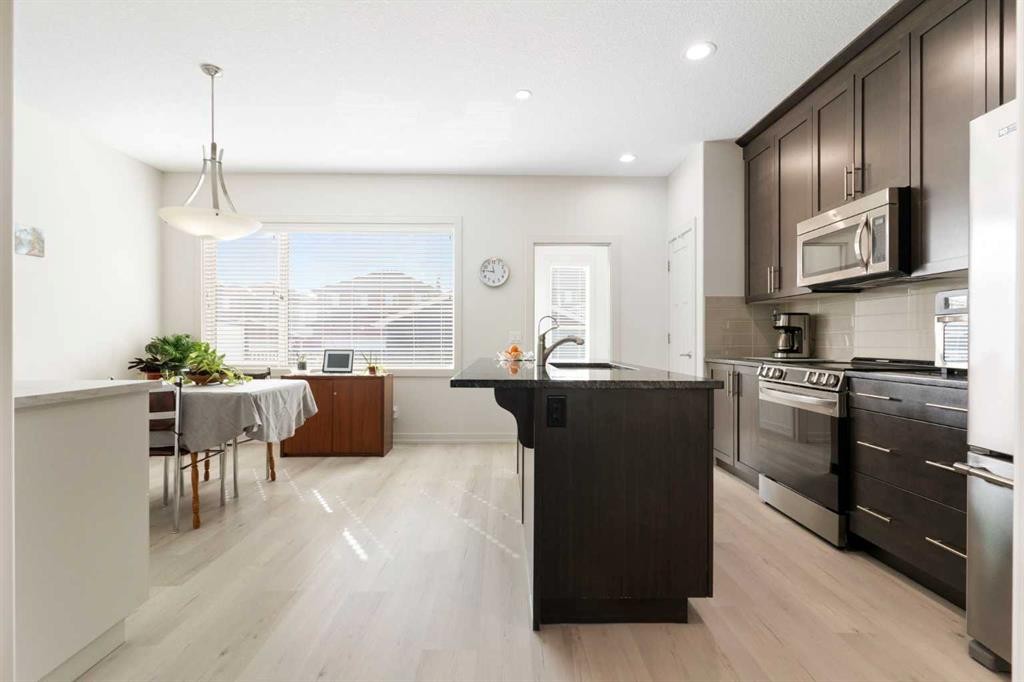 167 Fireside Drive, Cochrane, AB - Indoor Photo Showing Kitchen