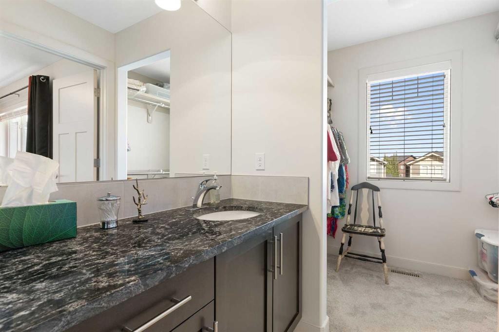 167 Fireside Drive, Cochrane, AB - Indoor Photo Showing Bathroom