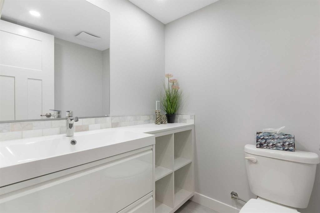 167 Fireside Drive, Cochrane, AB - Indoor Photo Showing Bathroom