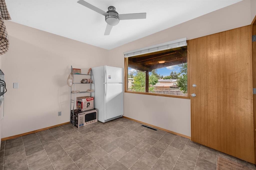 4013 Vance Place Nw, Calgary, AB - Indoor Photo Showing Other Room