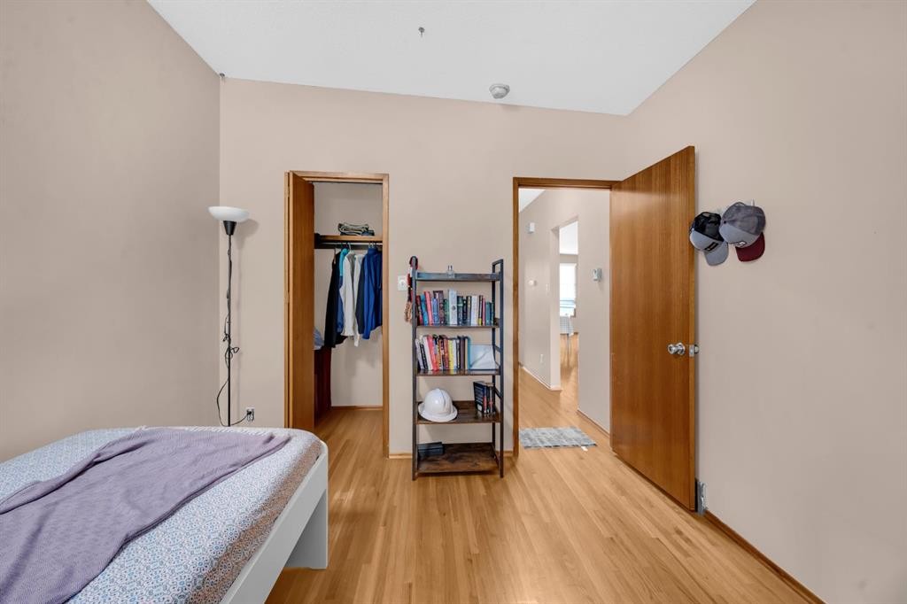 4013 Vance Place Nw, Calgary, AB - Indoor Photo Showing Bedroom