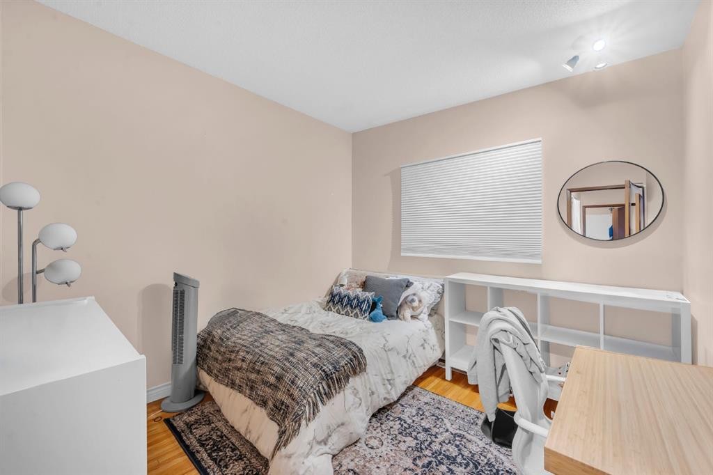 4013 Vance Place Nw, Calgary, AB - Indoor Photo Showing Bedroom