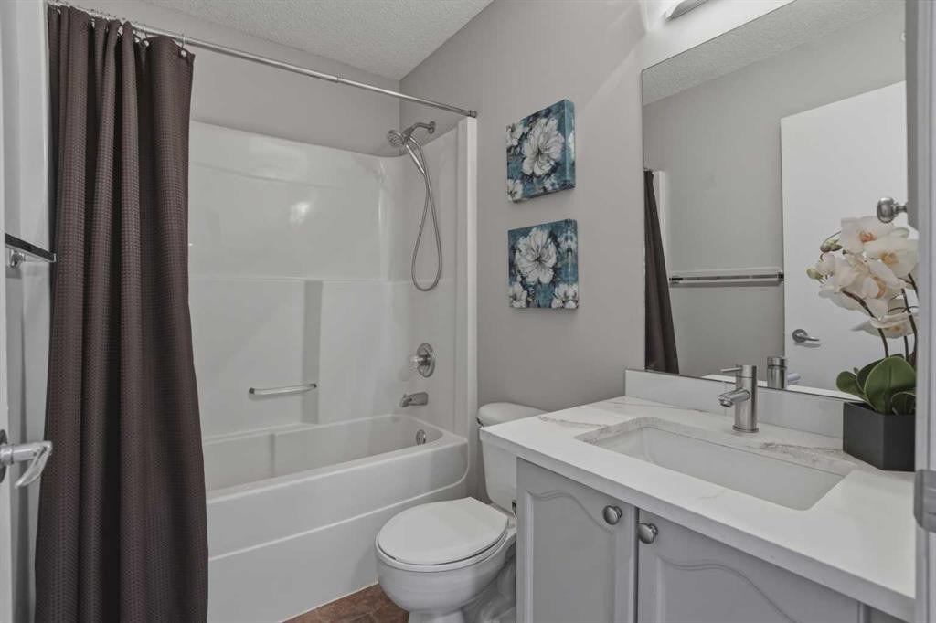 302-3 Somervale View Sw, Calgary, AB - Indoor Photo Showing Bathroom