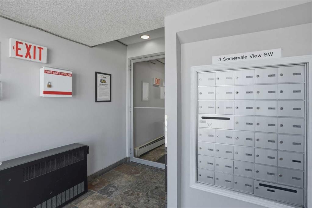 302-3 Somervale View Sw, Calgary, AB - Indoor Photo Showing Other Room