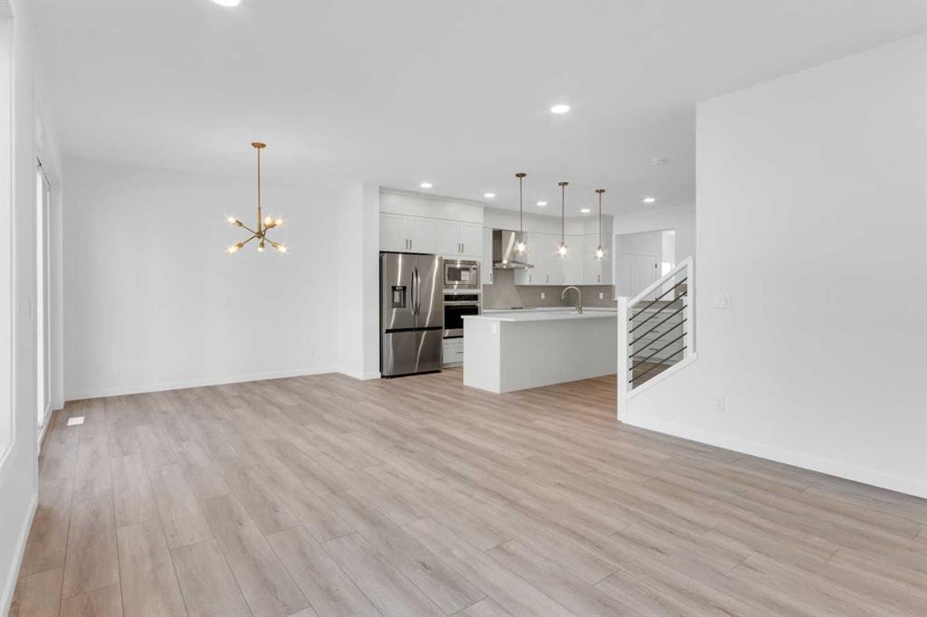 200 Starling Place Nw, Calgary, AB - Indoor Photo Showing Kitchen
