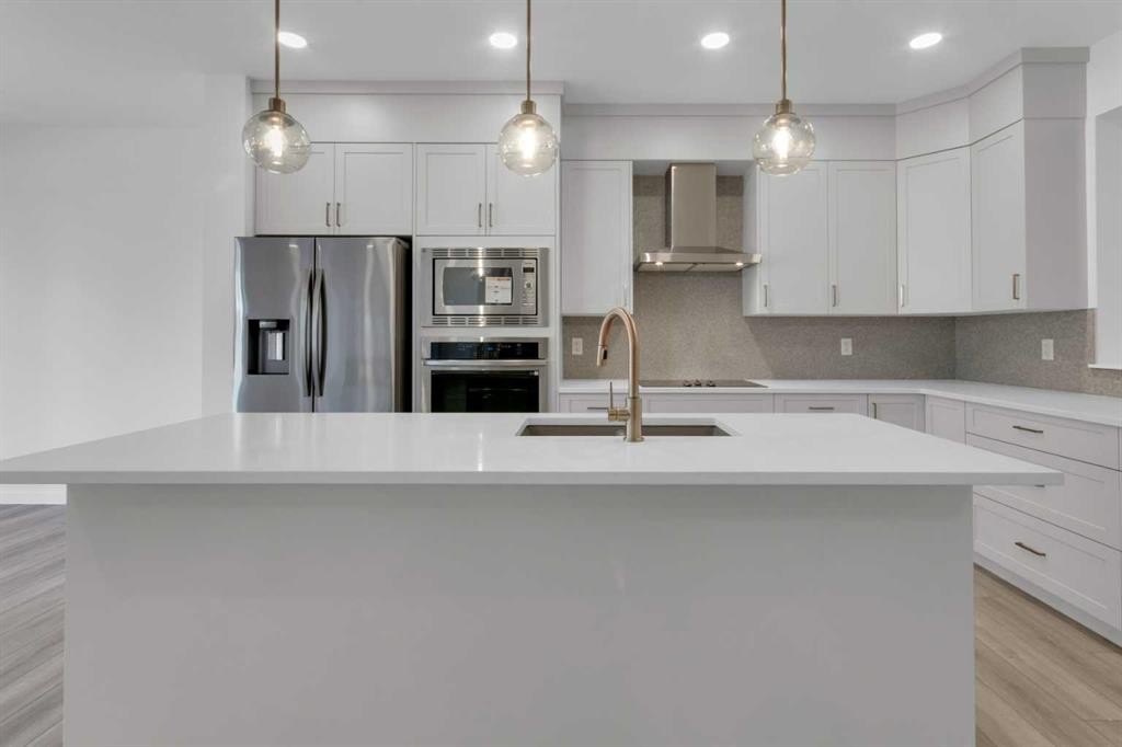 200 Starling Place Nw, Calgary, AB - Indoor Photo Showing Kitchen With Upgraded Kitchen
