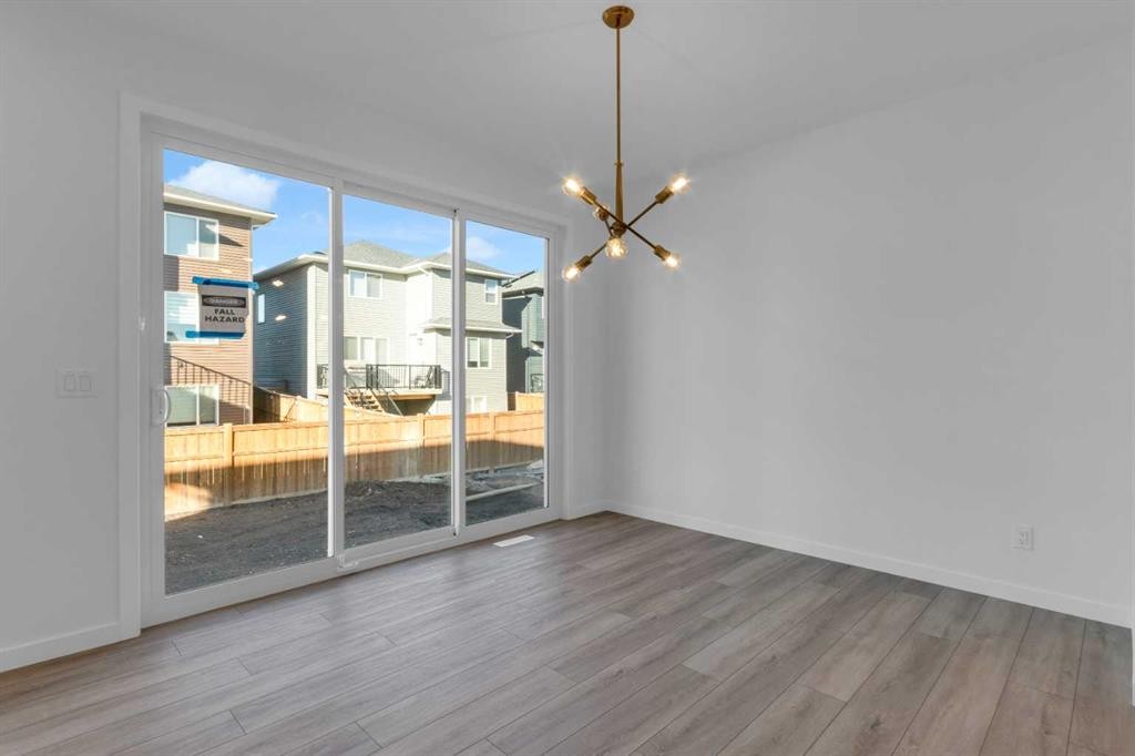 200 Starling Place Nw, Calgary, AB - Indoor Photo Showing Other Room