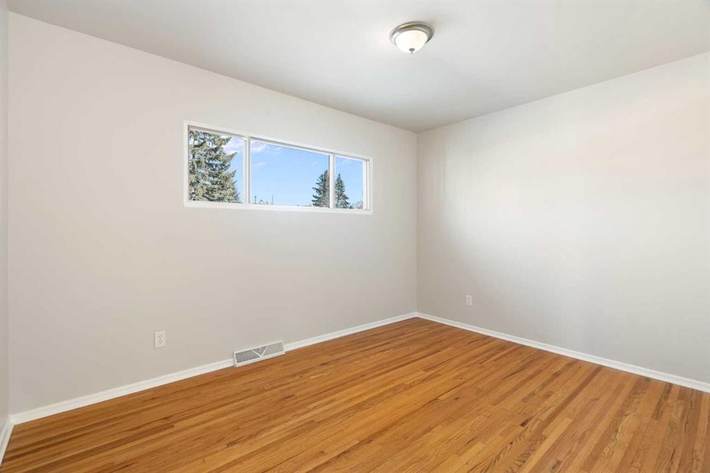 19 Carmangay Crescent Nw, Calgary, AB - Indoor Photo Showing Other Room