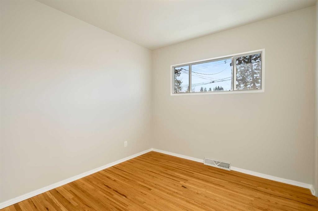 19 Carmangay Crescent Nw, Calgary, AB - Indoor Photo Showing Other Room