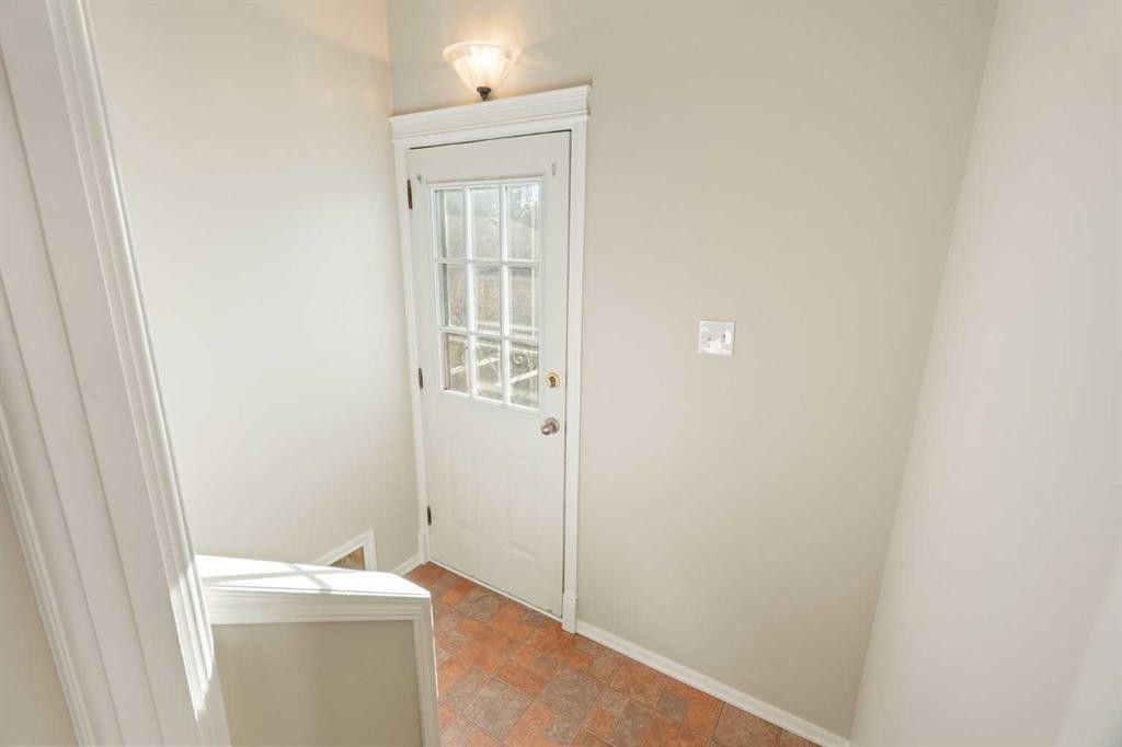 19 Carmangay Crescent Nw, Calgary, AB - Indoor Photo Showing Other Room