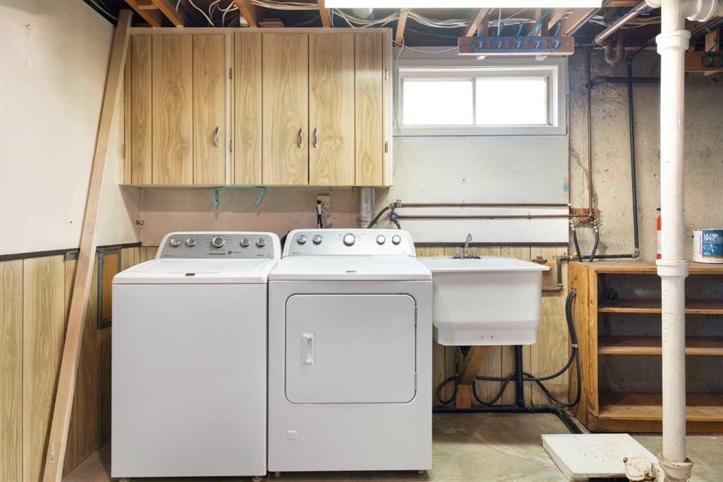 19 Carmangay Crescent Nw, Calgary, AB - Indoor Photo Showing Laundry Room