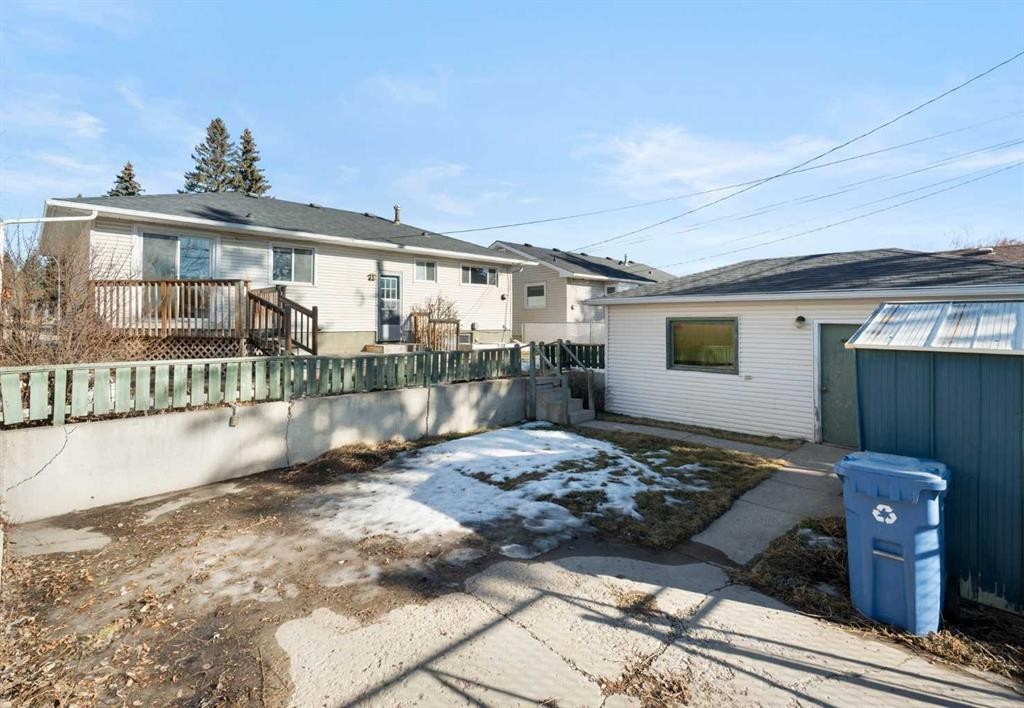 19 Carmangay Crescent Nw, Calgary, AB - Outdoor With Exterior