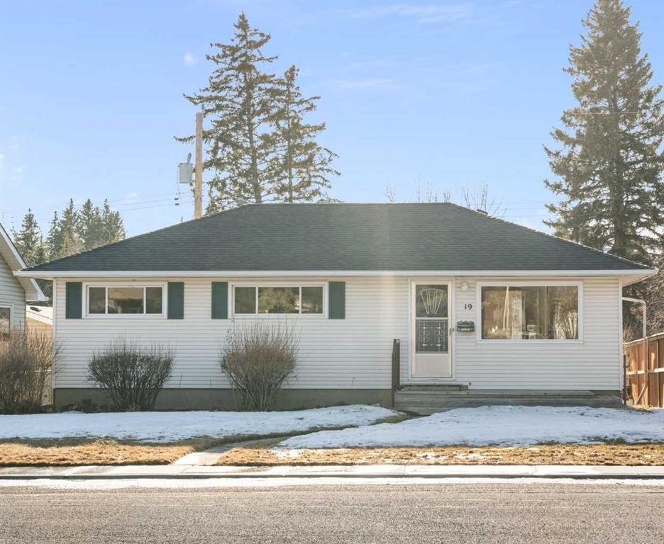 19 Carmangay Crescent Nw, Calgary, AB - Outdoor