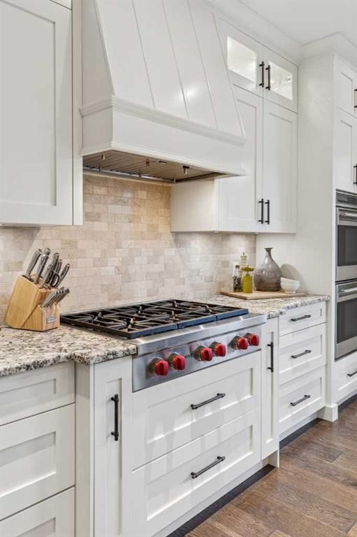 419 47 Avenue Sw, Calgary, AB - Indoor Photo Showing Kitchen With Upgraded Kitchen
