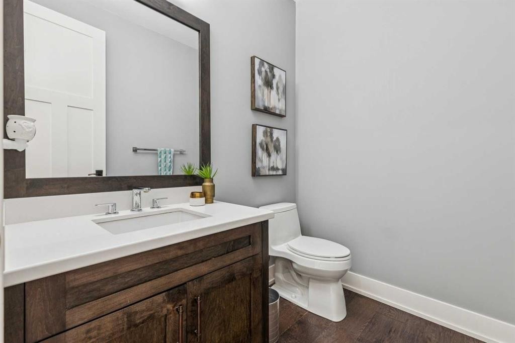 419 47 Avenue Sw, Calgary, AB - Indoor Photo Showing Bathroom
