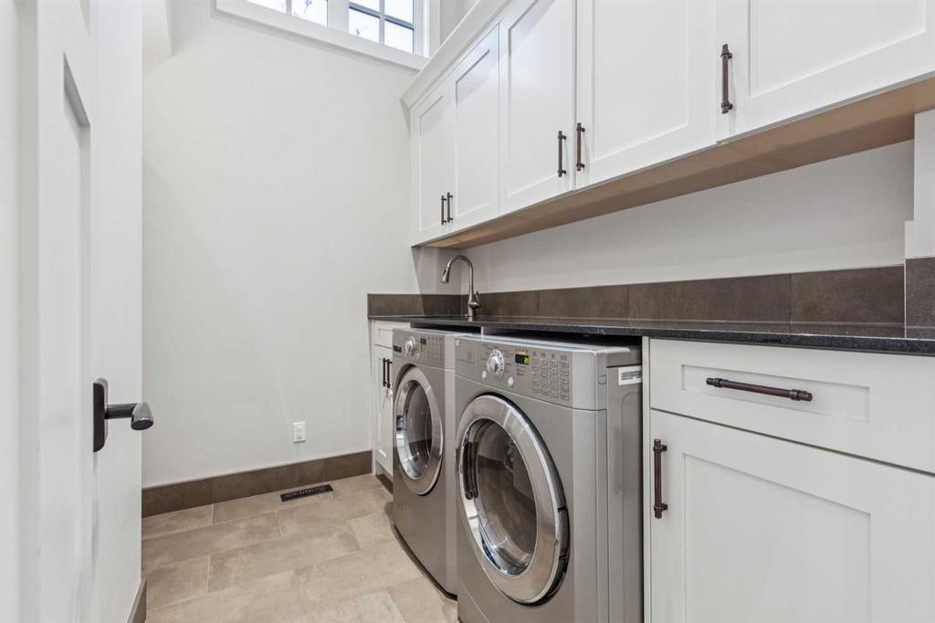 419 47 Avenue Sw, Calgary, AB - Indoor Photo Showing Laundry Room