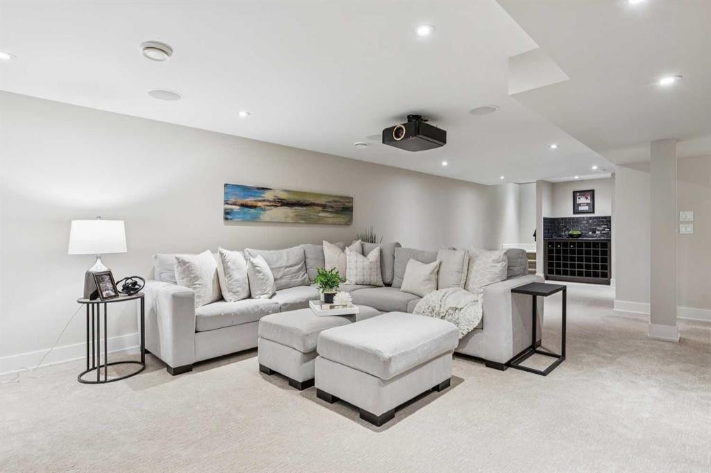 419 47 Avenue Sw, Calgary, AB - Indoor Photo Showing Living Room