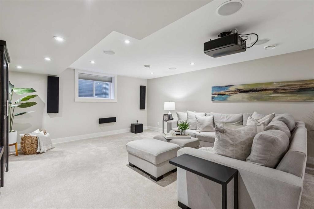 419 47 Avenue Sw, Calgary, AB - Indoor