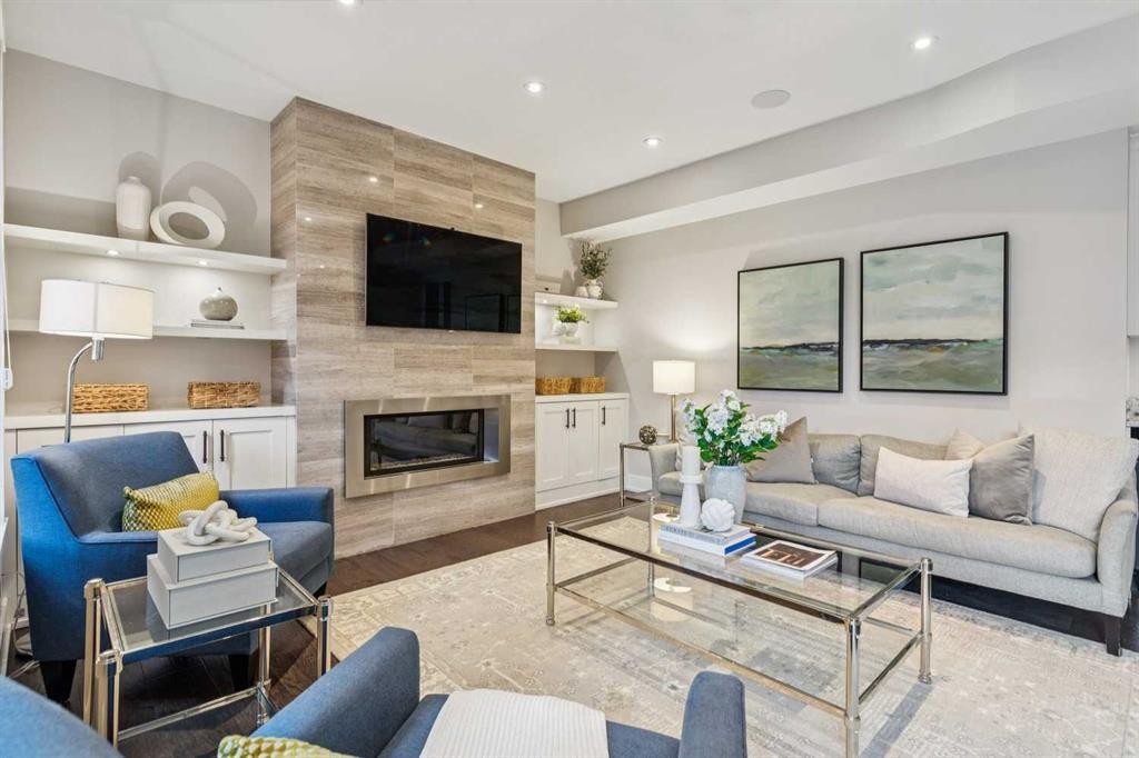 419 47 Avenue Sw, Calgary, AB - Indoor Photo Showing Living Room With Fireplace